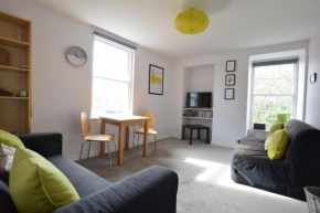 The Bolthole - Fantastic Old Town Location!